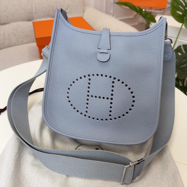 【エルメス HERMES】エブリン 23 トリヨンクレマンス アマゾン ブルーリン ライトブルー シルバー金具 (100%マシン)